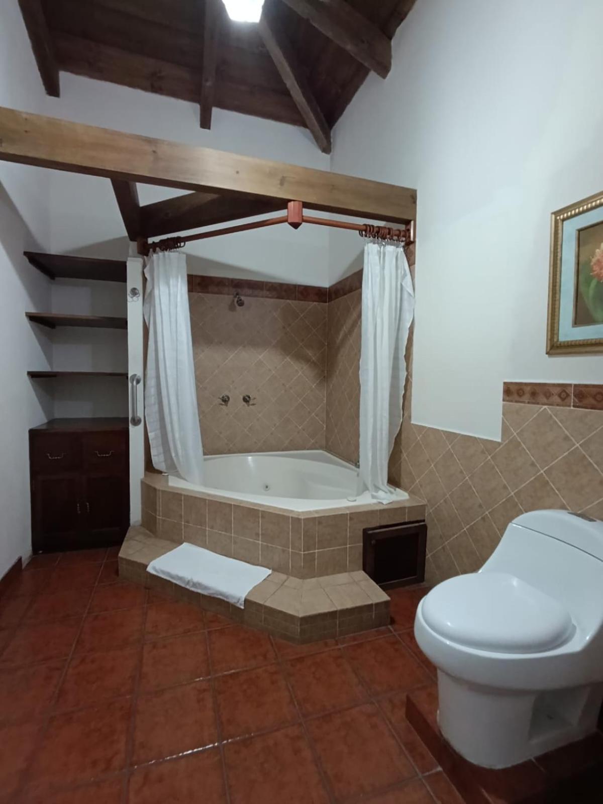 Donde Lico Hotel Antigua Exterior photo