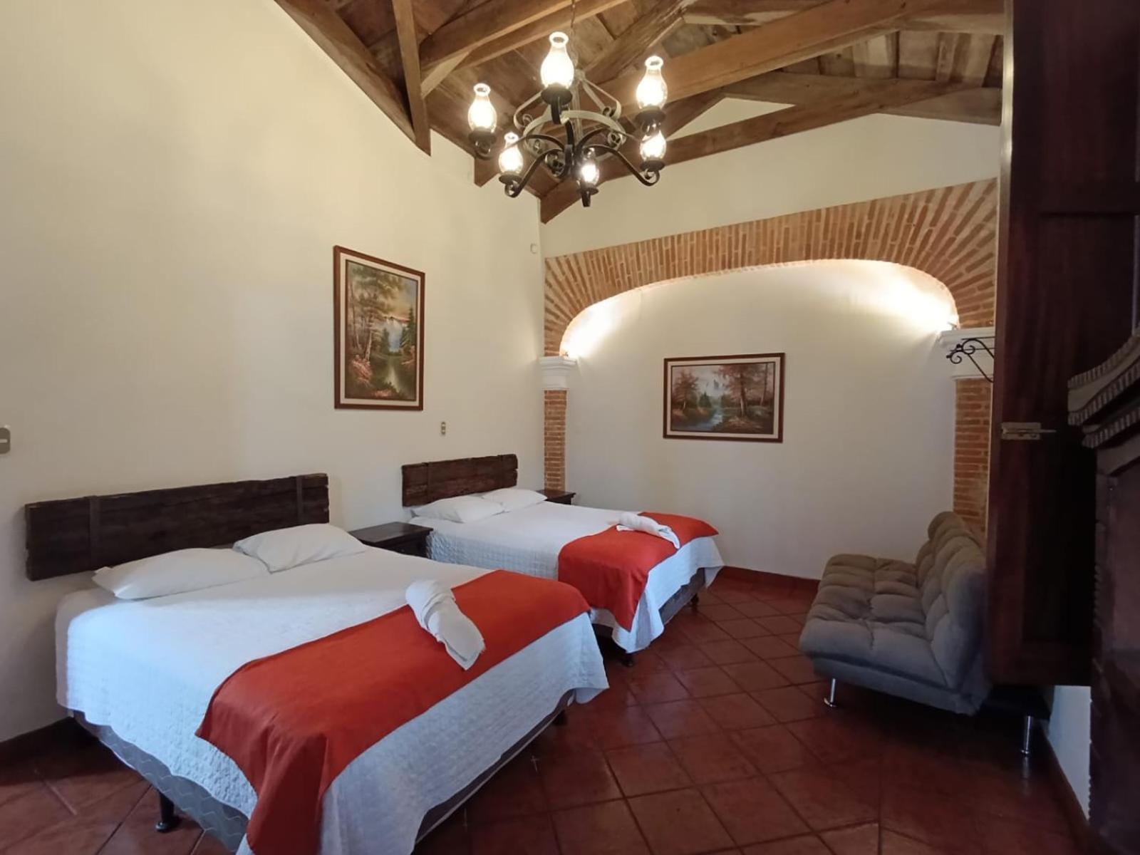 Donde Lico Hotel Antigua Exterior photo