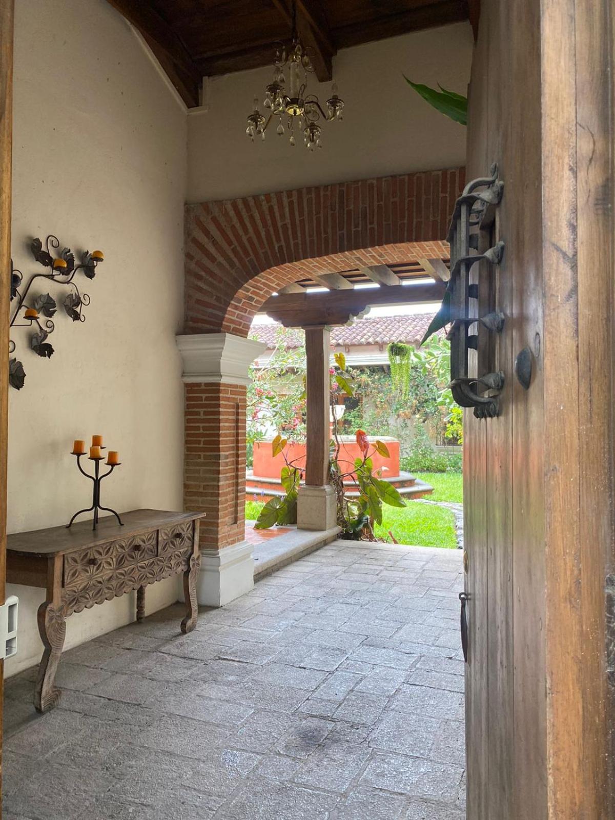 Donde Lico Hotel Antigua Exterior photo