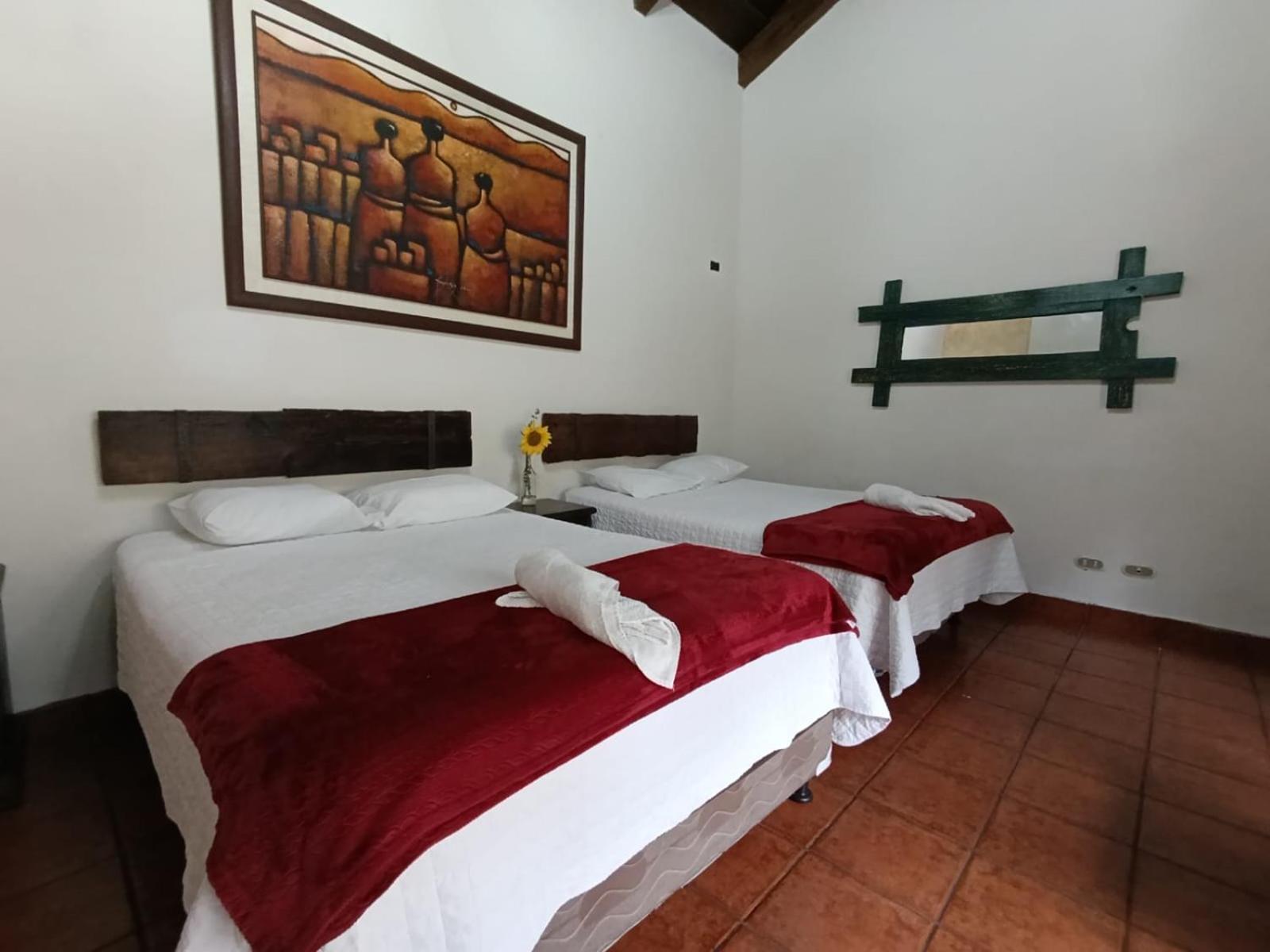 Donde Lico Hotel Antigua Exterior photo