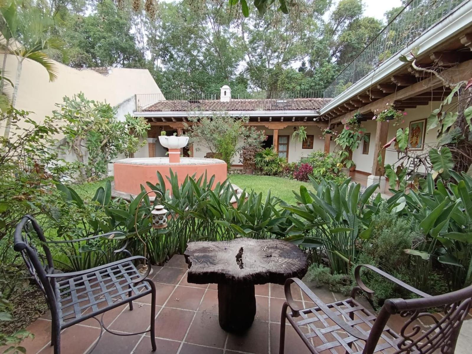 Donde Lico Hotel Antigua Exterior photo
